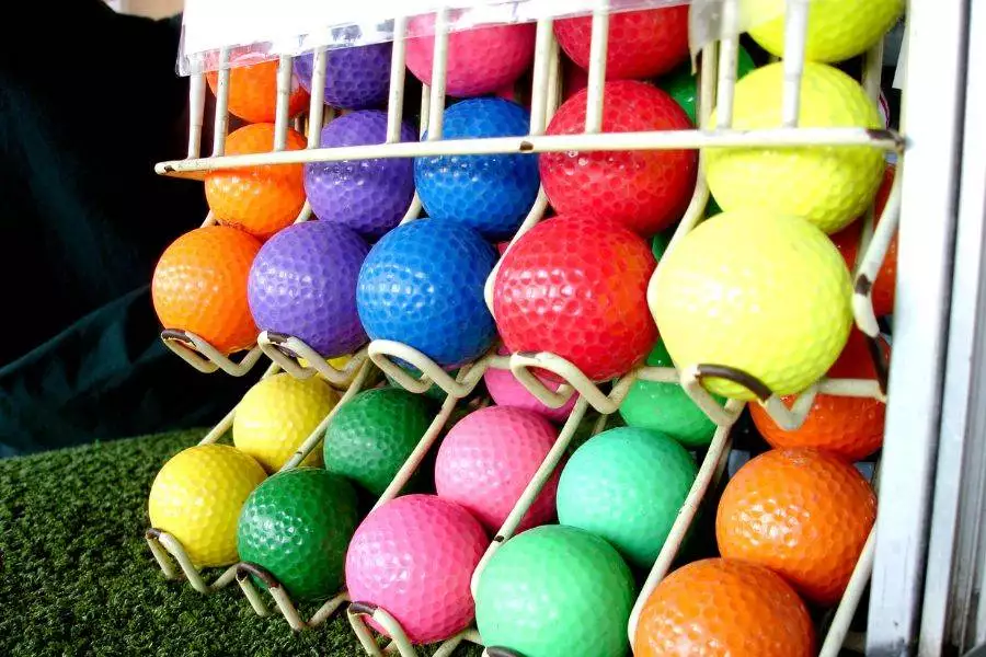 Coloured golf balls in the rack