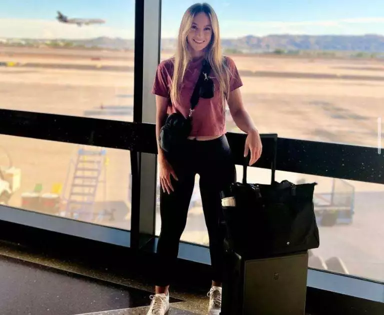 Hannah Gregg - At the Airport